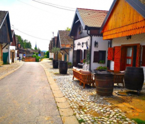 PodRoom Irena, Zmajevac